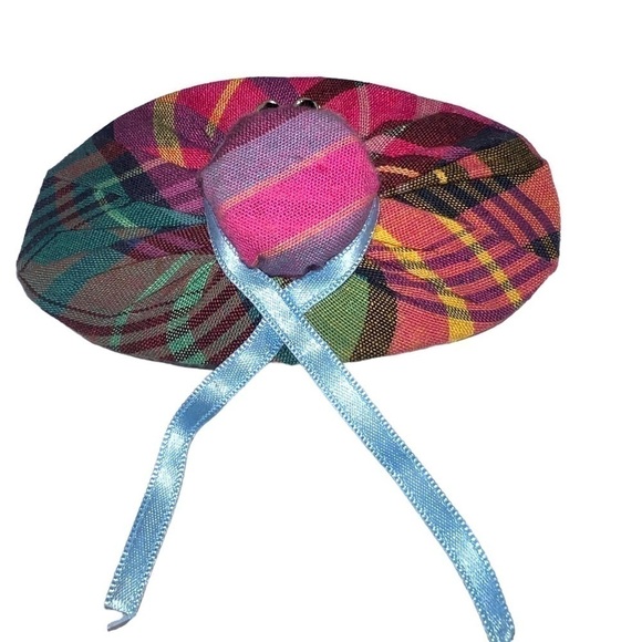 TWO sweet fabric barrettes: one like a hat with ribbon, one satin. - Picture 10 of 11